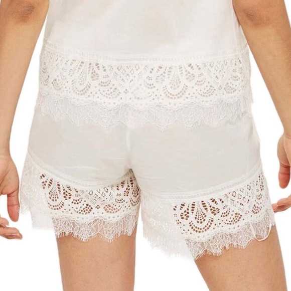 New TOPSHOP Lydia Lace Shorts - Picture 2 of 7